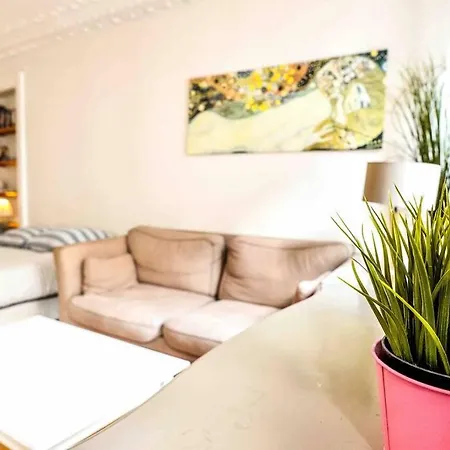 New Spacious Flat Near Montorgueil Parigi