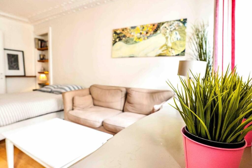 New Spacious Flat Near Montorgueil Parigi